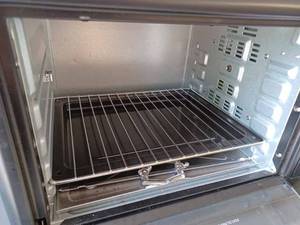 lot 58 image: Hamilton Beach Stainless Steel Toaster Oven with Rotisserie - Works Good