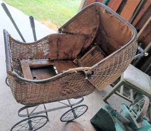 lot 64 image: Vintage Full Size Wicker Baby Buggy - Needs Restoration