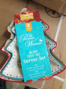 the pioneer women holiday cheer tre...