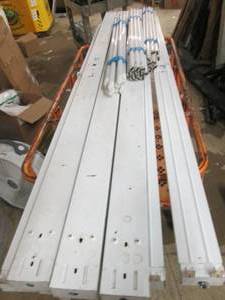 8 8 foot shop lights with 4 foot b...