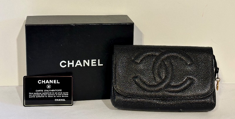 Vintage Chanel Caviar Skin Clutch Purse Mirror Pouch