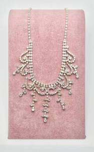 lot 40 image: Beautiful Vintage Rhinestone Necklace