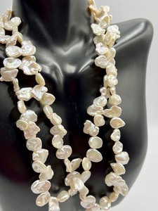 lot 27 image: Pearl Necklace and Earrings Set