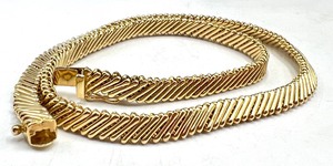 lot 29 image: 14k Yellow Gold Necklace