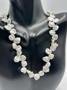lot 36 image: Lovely Pearl and Sterling Necklace