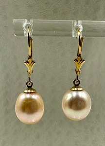 lot 32 image: 18k Yellow Gold and Pearl Earrings