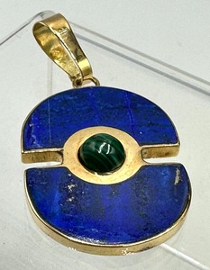lot 33 image: Beautiful Lapis and Malachite and 18K Gold Slide