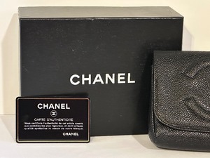 lot 3A image: Vintage Chanel Caviar Skin Clutch Purse Mirror Pouch