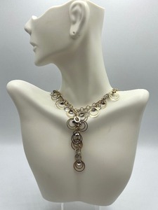 lot 61 image: 14k Gold Dangling Necklace