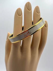 lot 92 image: Herms Enamel Bangle