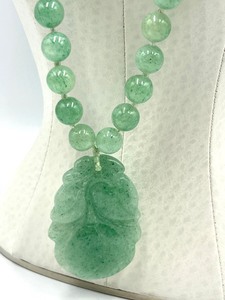 lot 303 image: Vintage Beaded Nephrite Beaded Necklace with Floral Design Pendant