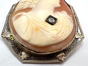 lot 307 image: Antique 14k Gold Cameo Brooch