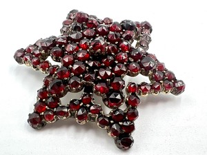 lot 309 image: Antique Garnet Star Brooch