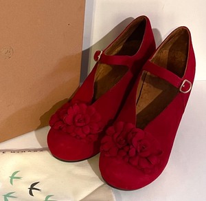 lot 100 image: Chie Minara Amada Ante Rojo Shoes