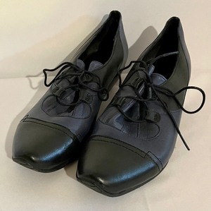 lot 101 image: Classy Fidji Shoes