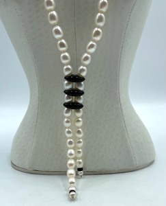 lot 77 image: Lanyard Style Pearl Necklace