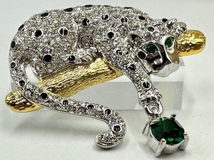 lot 282 image: Vintage OPCCN Austrian Crystal Leopard Brooch