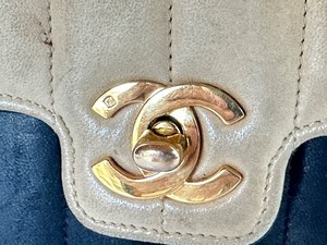 lot 401 image: Vintage 1992 Chanel Mademoiselle Crossbody Bag