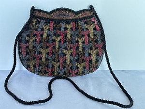 lot 406 image: Lovely Vintage Colorful Beaded Handbag