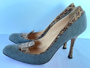 lot 233 image: Manolo Blahnik Heels