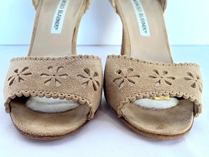 lot 238 image: Manolo Blahnik Heels