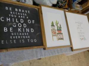 lot 8 image: 3 Wall Dcor- like new...
