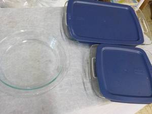lot 10 image: Pyrex...