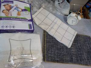 lot 16 image: Random Lot Dcor- all new - see al...