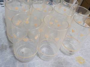lot 20 image: 11 Vintage Glasses with Heart Desig...