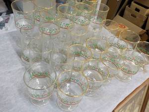 lot 21 image: 26 Holiday Glasses needs washing...