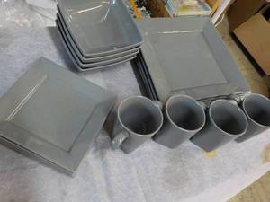 lot 28 image: 16 pc Food Network Stoneware Dish S...
