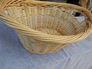 lot 35 image: Wicker Basket 24 x 18 x 9...