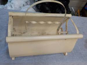 lot 61 image: Metal Vintage Magazine Holder 15 x8...