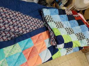 lot 80 image: Hand Stitched Quilt 88 x 94...
