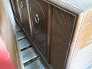 lot 87 image: Magnovox Stereo needs cleaning...