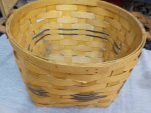 lot 91 image: Basket 15 Wide 10 Height with Han...