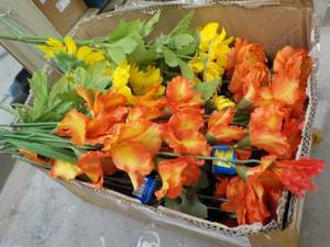 lot 96 image: Box of Artifical Flowers...