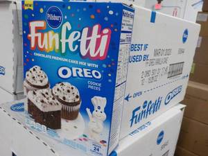 lot 205 image: 12 - 15.25 oz Boxes Pillsbury FunFe...