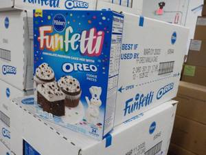 lot 206 image: 12 - 15.25 oz Boxes Pillsbury FunFe...