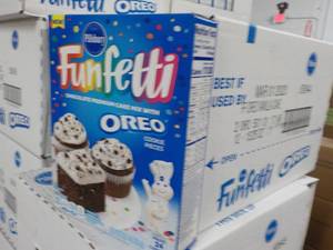 lot 207 image: 12 - 15.25 oz Boxes Pillsbury FunFe...