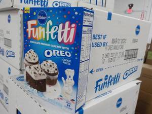 lot 208 image: 12 - 15.25 oz Boxes Pillsbury FunFe...