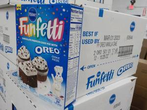 lot 209 image: 12 - 15.25 oz Boxes Pillsbury FunFe...