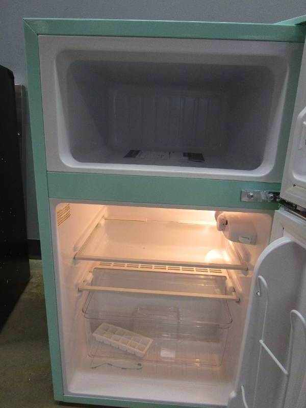 Magic Chef Retro 3.2 Cu. ft. 2-Door Mini Fridge in Mint Green