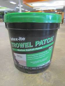 lot 230 image: Latex-ite 2 Gal. Trowel Patch