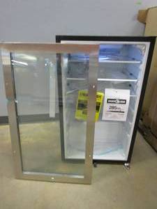 lot 250 image: Summit Appliance 19 in. 3.1 cu. ft. Outdoor Refrigerator in Stainless Steel (MISSING DOOR HARDWARE, COMPRESSOR WORKS, SCRATCH & DENT)