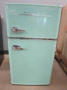 lot 251 image: Magic Chef Retro 3.2 cu. ft. 2-Door Mini Fridge in Mint Green (DENTED ON THE SIDE, WORKING)