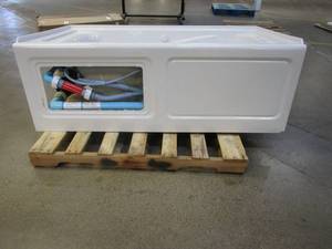 lot 332 image: American Standard EverClean 60 in. x 32 in. Whirlpool Bathtub with Right Drain in White, 518554, MISSING APRON ACCESS PANEL AND HAS A COUPLE OF SMALL CRACKSCHIPS.