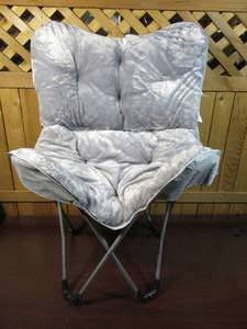 lot 31 image: True Living Butterfly Chair - Gray