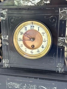 lot 6 image: Antique Decorative Mantle Clock