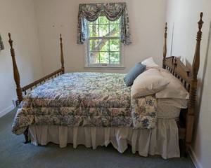 lot 96 image: Pennsylvania House Four Poster Full Bed Frame